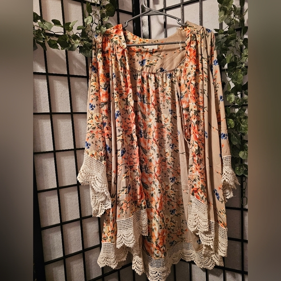Umgee Floral Kimono with Lace Trim Size Small - Picture 3 of 5